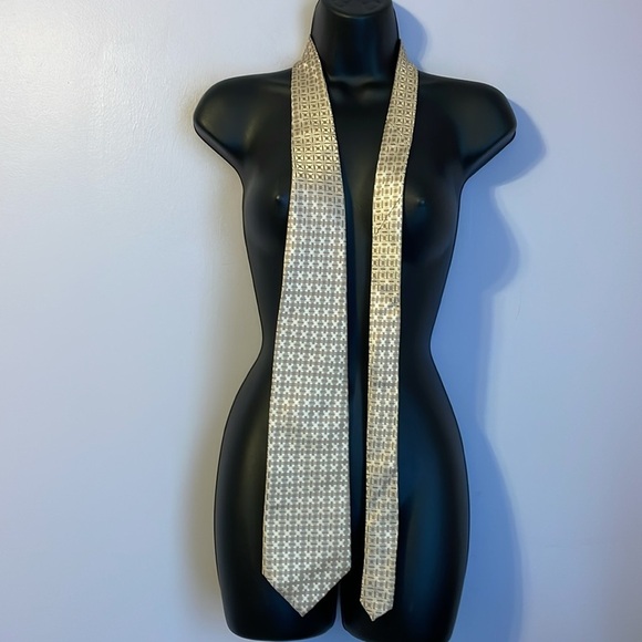 Steve Harvey Collection Gold Silver Tan Geometric Design Silk Handmade Necktie - Picture 2 of 13